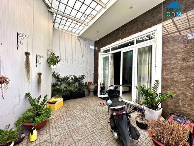 Nhà mặt phố bán