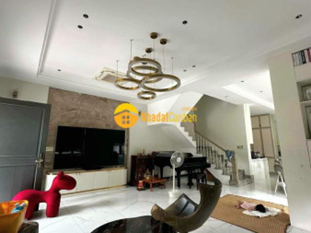 Nhà mặt phố bán