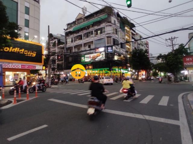 Nhà mặt phố bán