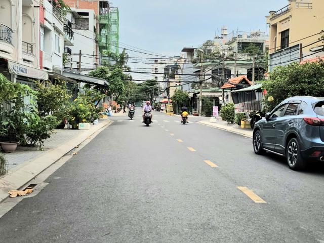 Nhà mặt phố bán