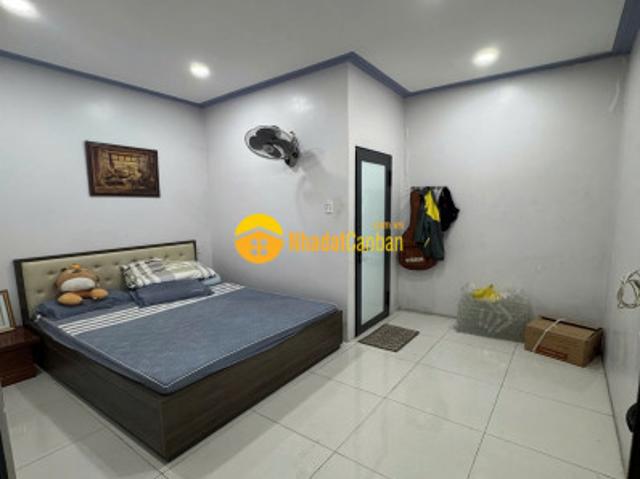 Nhà mặt phố bán