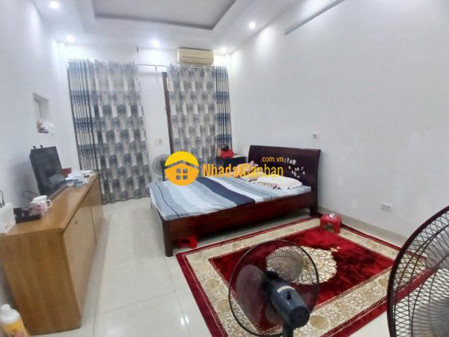 Nhà mặt phố bán