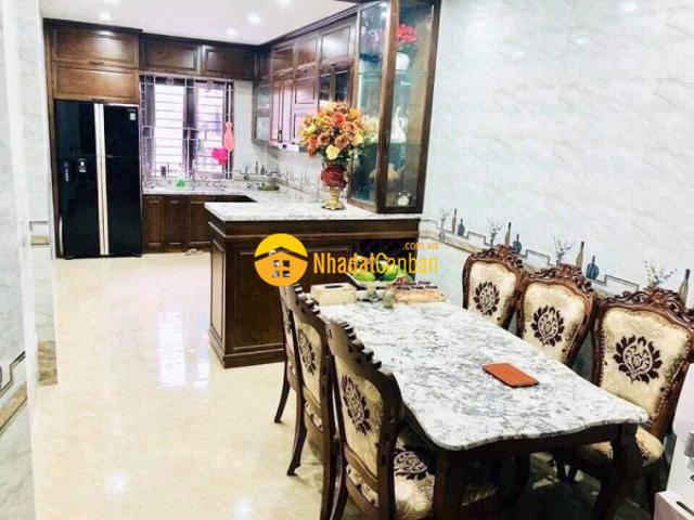 Nhà mặt phố bán
