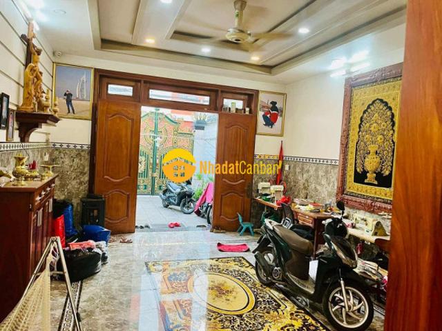 Nhà mặt phố bán