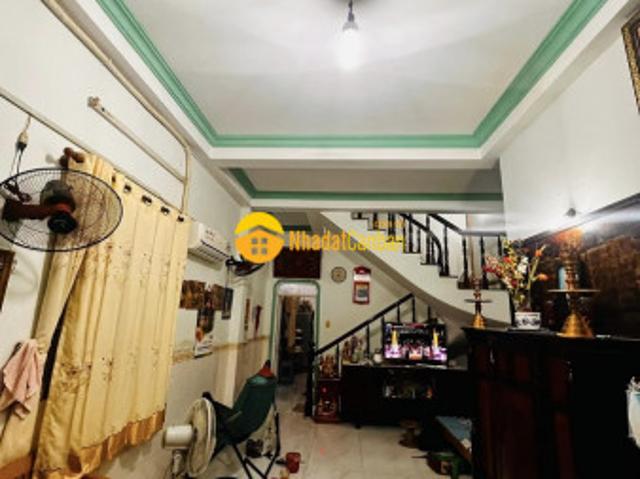 Nhà mặt phố bán