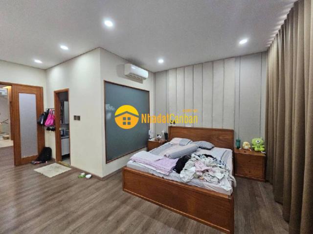 Nhà mặt phố bán