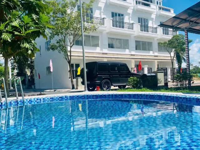 Nhà mặt phố bán