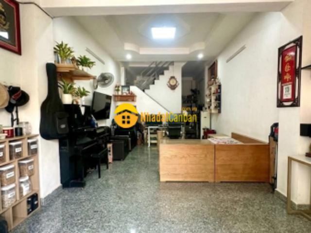 Nhà mặt phố bán
