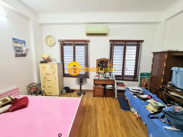Nhà mặt phố bán