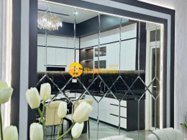 Nhà mặt phố bán