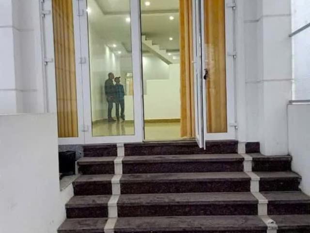 Nhà mặt phố bán