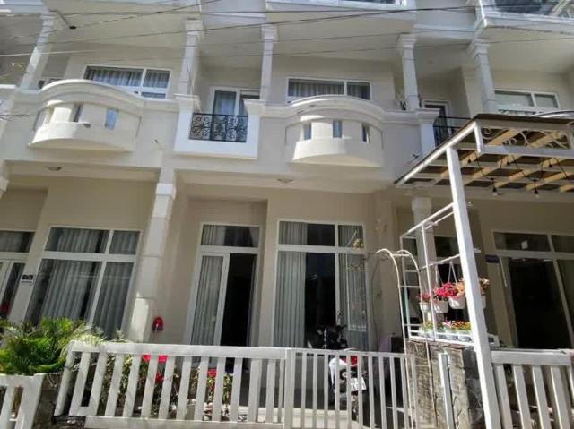 Nhà mặt phố bán