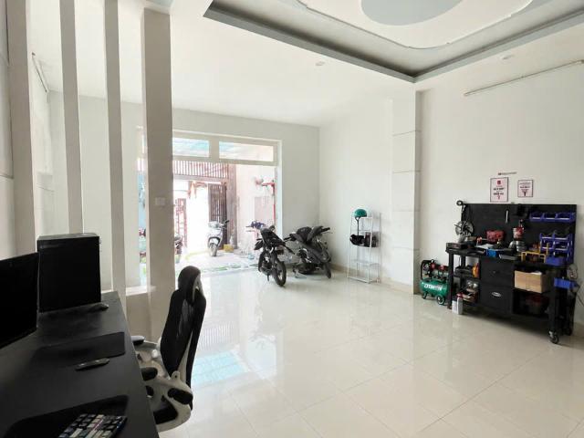 Nhà mặt phố bán