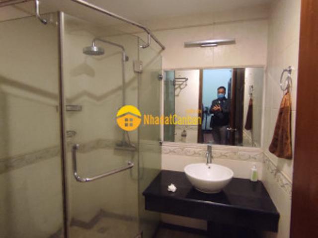 Nhà mặt phố bán