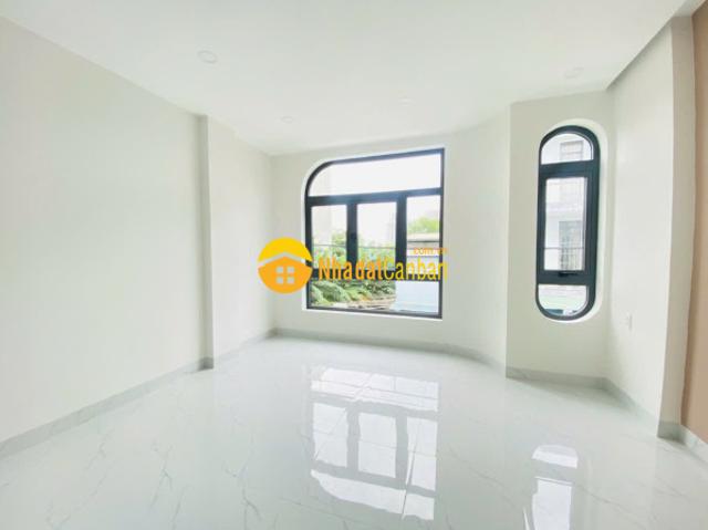 Nhà mặt phố bán