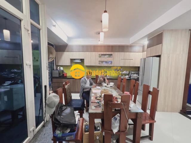 Nhà mặt phố bán
