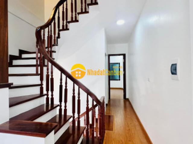 Nhà mặt phố bán