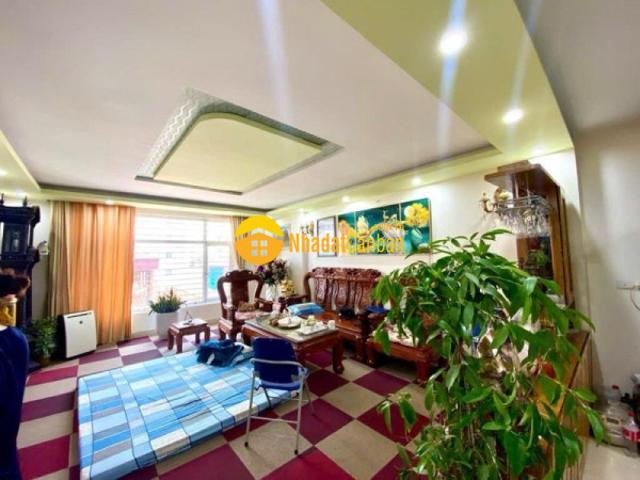 Nhà mặt phố bán