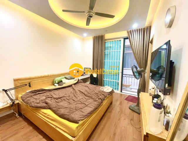 Nhà mặt phố bán