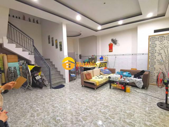 Nhà mặt phố bán