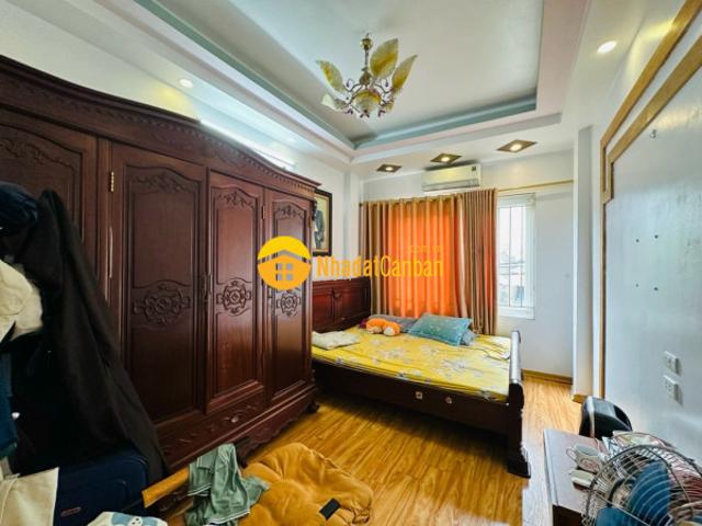 Nhà mặt phố bán