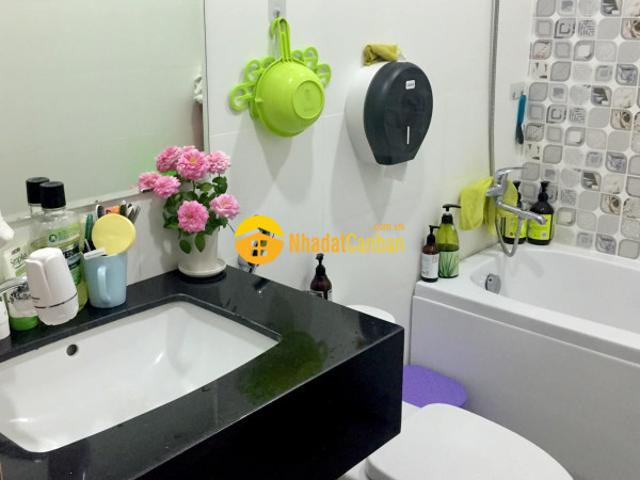 Nhà mặt phố bán