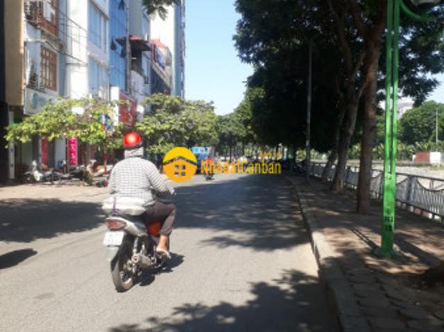 Nhà mặt phố bán