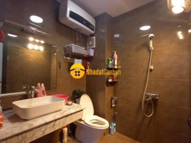 Nhà mặt phố bán