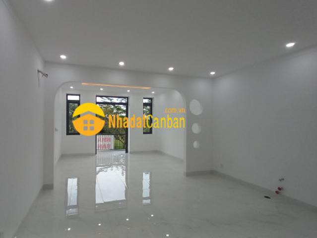 Nhà mặt phố bán