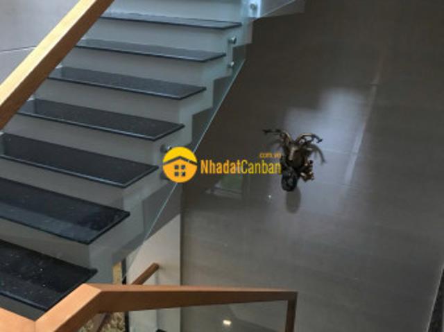 Nhà mặt phố bán