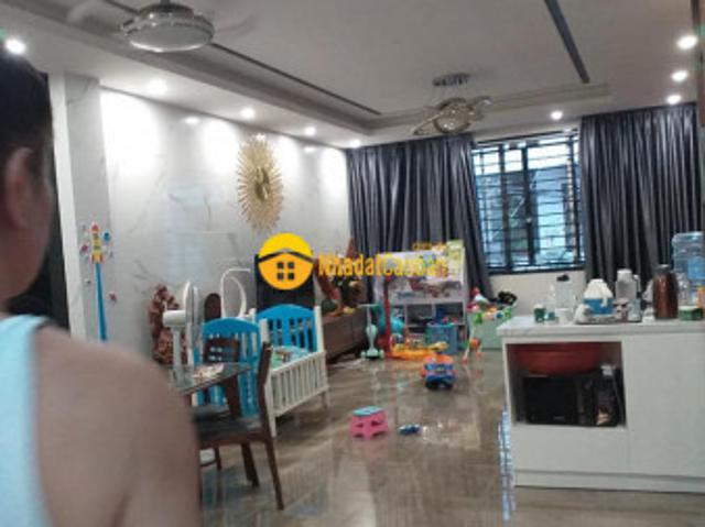 Nhà mặt phố bán
