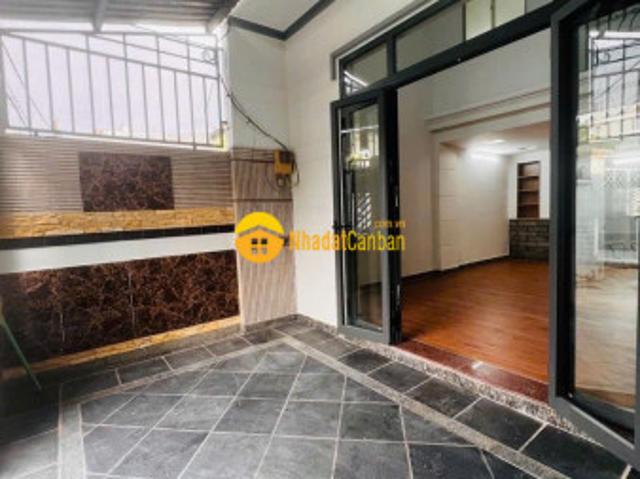 Nhà mặt phố bán
