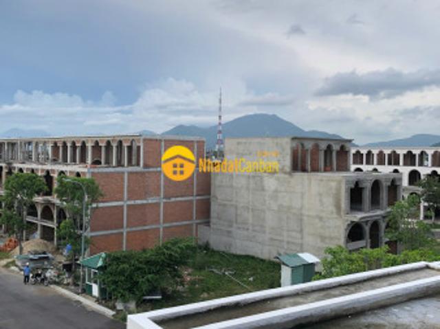 Nhà mặt phố bán