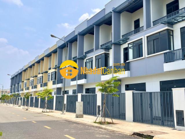 Nhà mặt phố bán