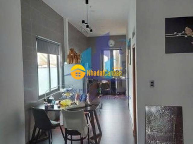 Nhà mặt phố bán