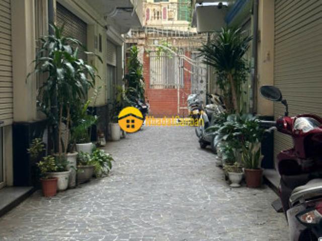 Nhà mặt phố bán