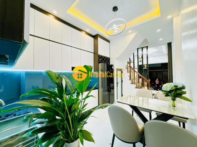 Nhà mặt phố bán
