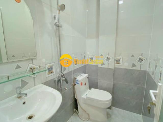 Nhà mặt phố bán