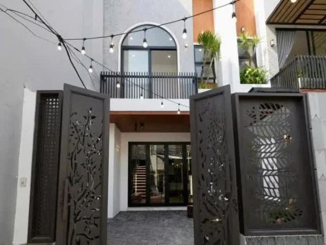 Nhà mặt phố bán