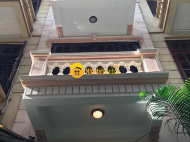 Nhà mặt phố bán