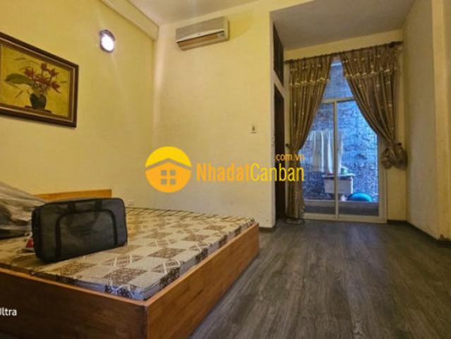 Nhà mặt phố bán