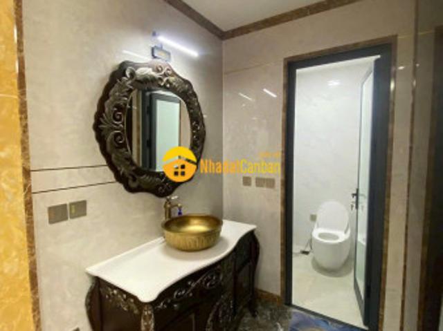 Nhà mặt phố bán