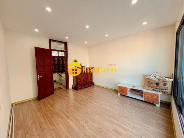 Nhà mặt phố bán