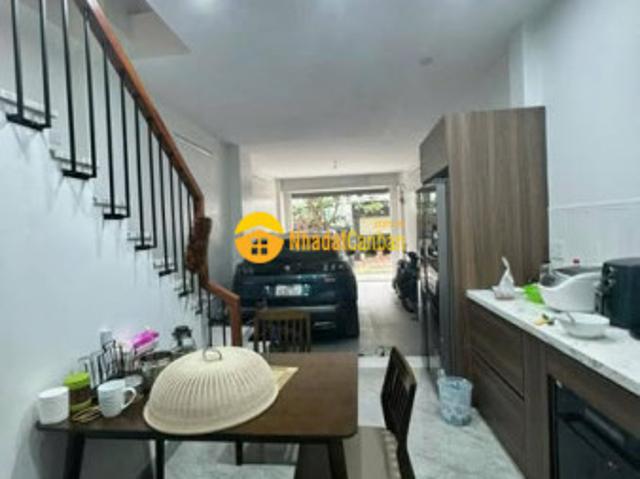 Nhà mặt phố bán