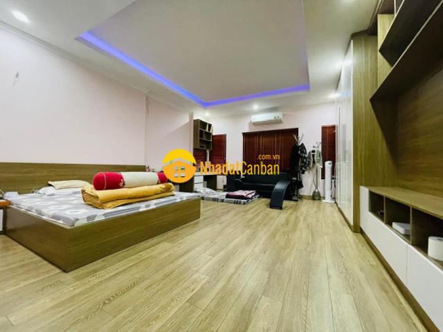 Nhà mặt phố bán tại Hà Nội