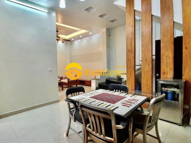 Nhà mặt phố bán