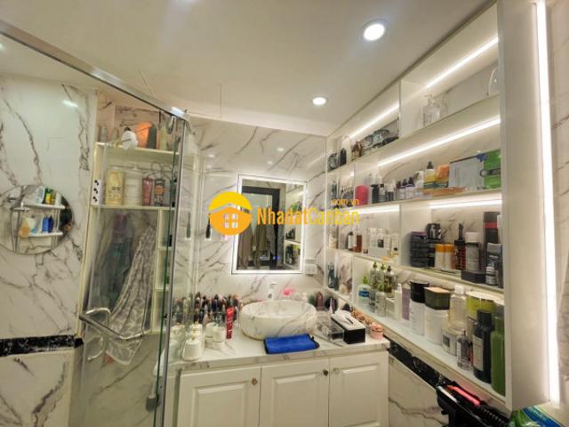 Nhà mặt phố bán