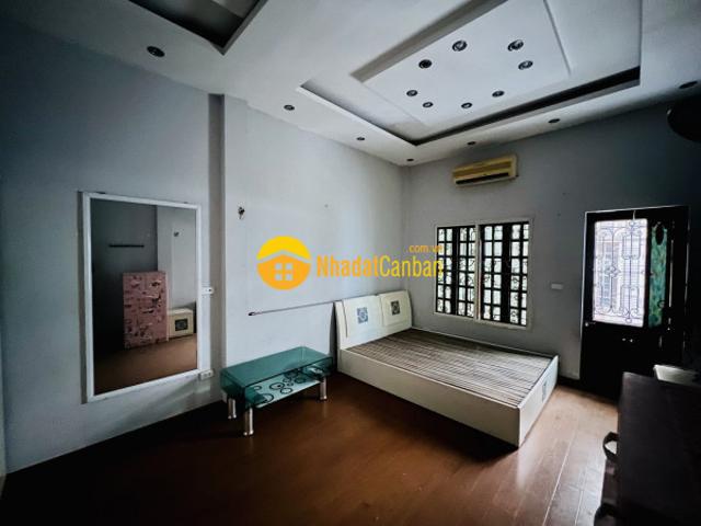 Nhà mặt phố bán