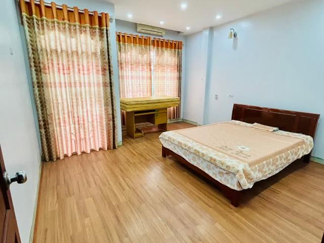 Nhà mặt phố bán