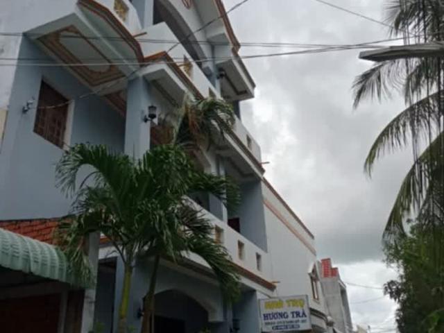 Nhà mặt phố bán